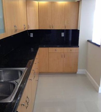 2nd image of 18071 Biscayne Blvd APT 1502