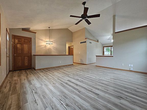 4th image of 15623 Lucena Dr