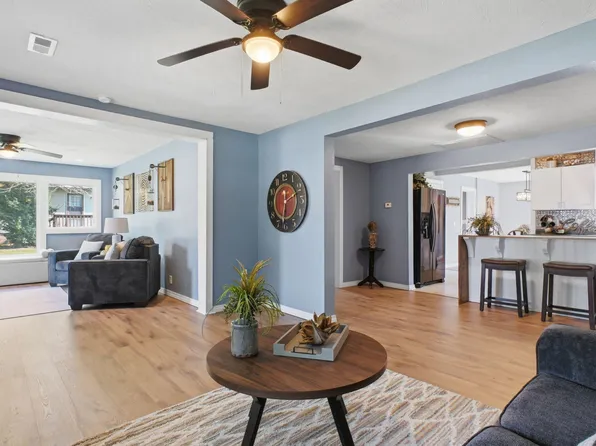 624 N Springfield Avenue, Bolivar, MO 65613