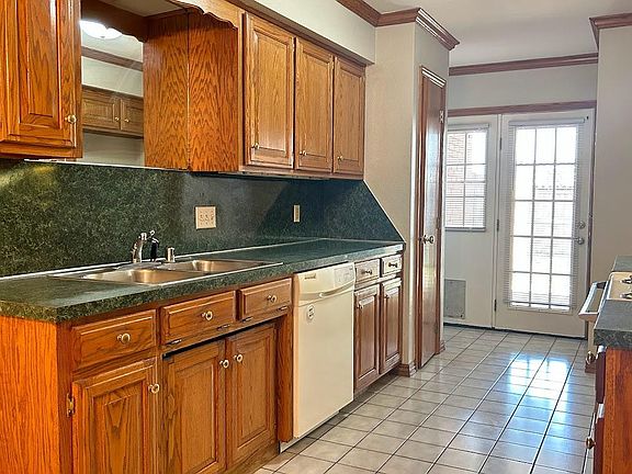 3rd image of 111 Fox Run Pl Unit A