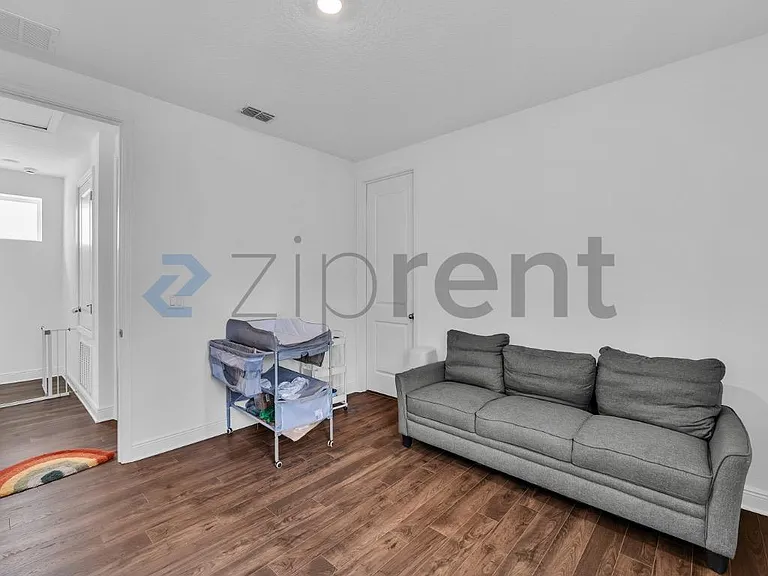 10382 Marconi Ave — Photo 22