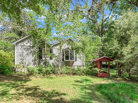 5th image of 401 Cinderella Ln SE