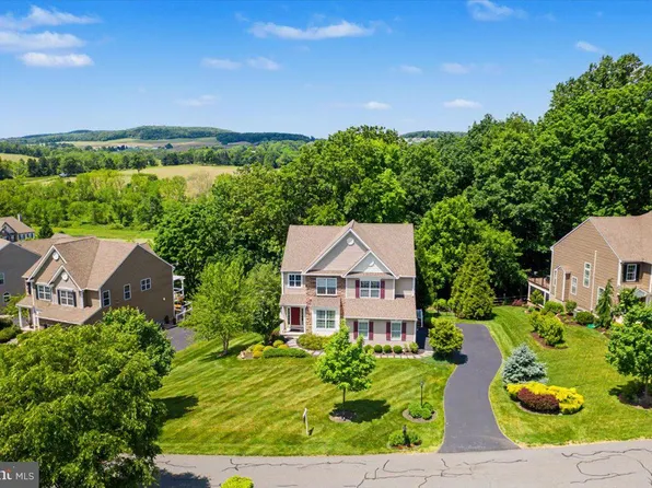 230 Ironstone Ln, Elverson, PA 19520