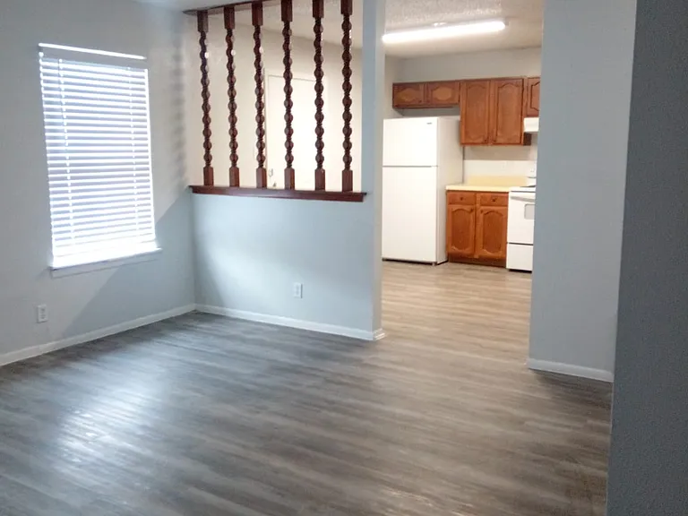 8119 Chipping — Photo 6