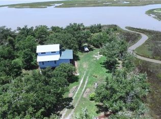 627 Fisherman Rd, Anahuac, TX 77514