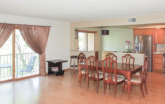 3rd image of 825 Center St APT 502