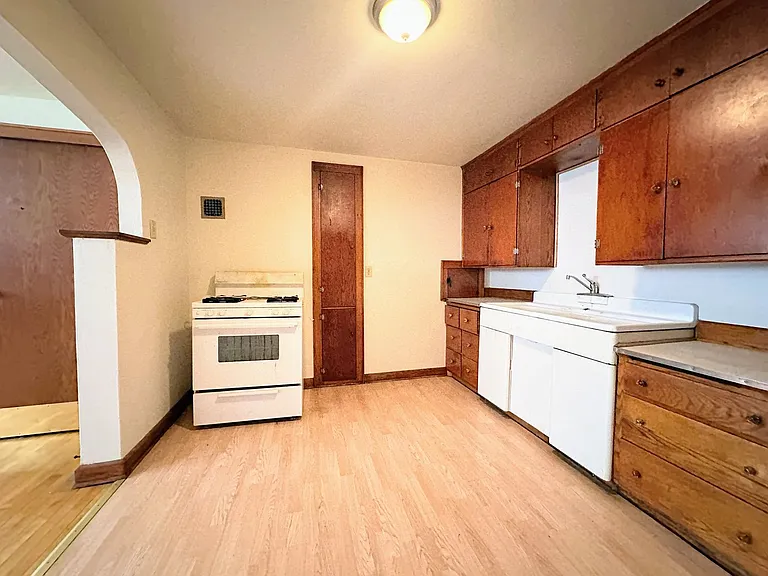 822 Pine St — Photo 2