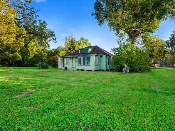 402 N Oak St, Sweeny, TX 77480