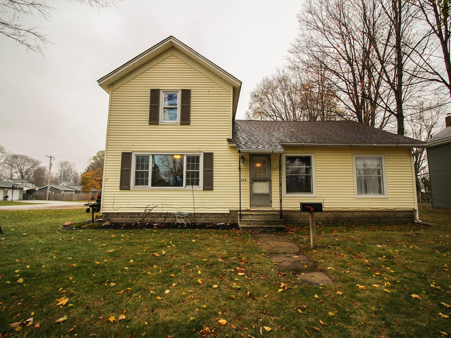 225 Race St, Constantine, MI 49042 Zillow