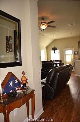 3rd image of 103 S Garnet Ct