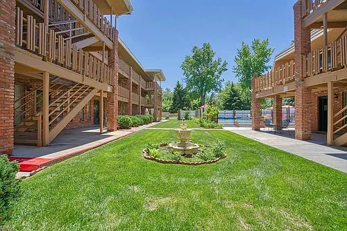 Chateau Villa Apartments Photo 1