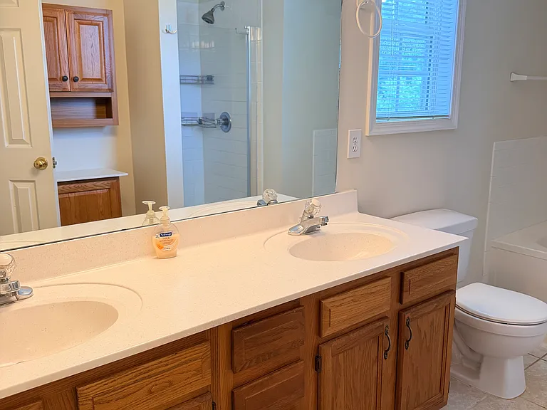 104 W Acres Cres — Photo 8