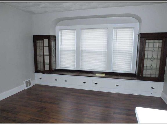 3rd image of 21800 Morris Ave