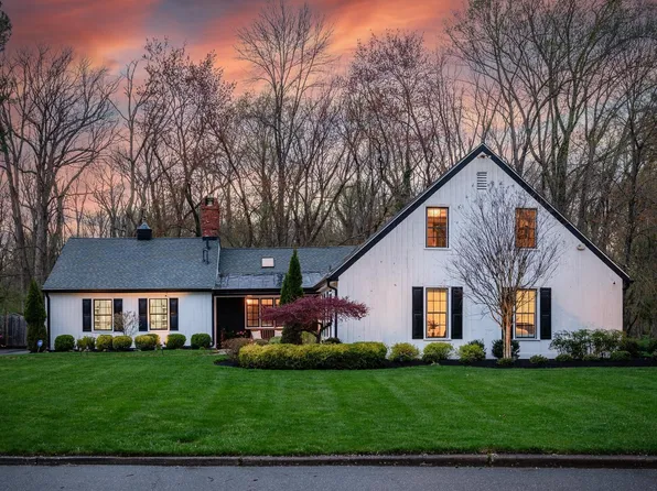 29 Partridge Ln, Cherry Hill, NJ 08003