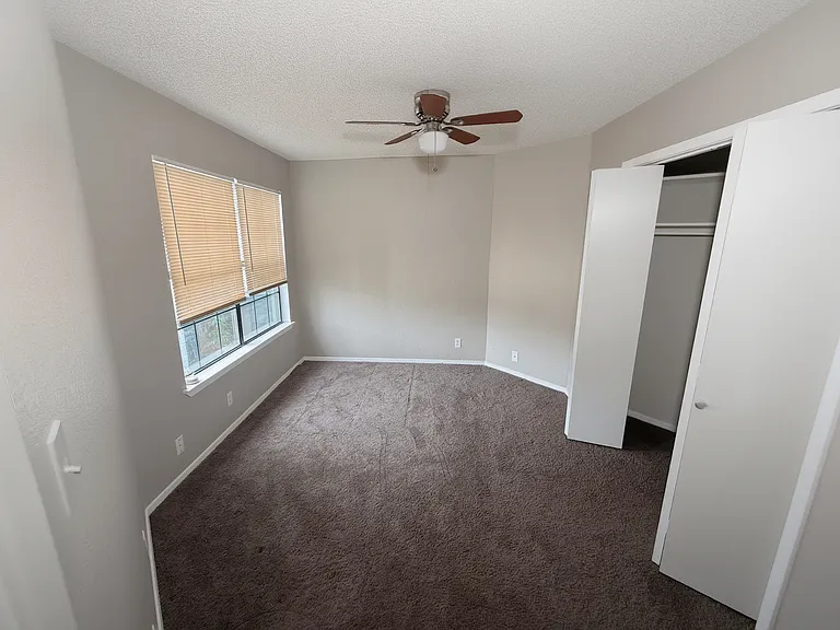1900 W Taylor St — Photo 23