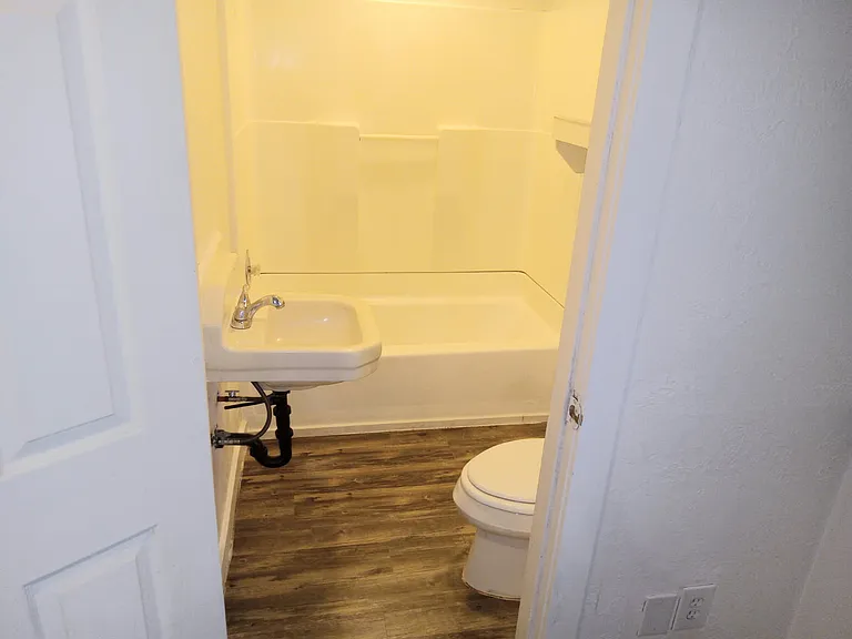 260 W Antelope Dr #6 — Photo 3