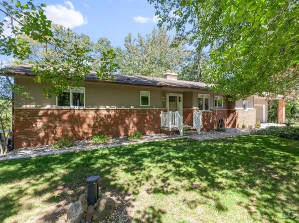 242 Swan Lake Dr, Adrian, MI 49221