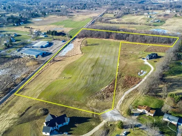 Hunting Hills Ave NE, Hartville, OH 44632