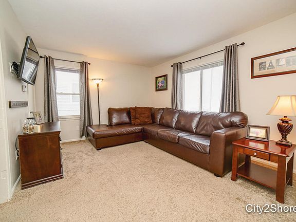 3rd image of 3354 Hillcroft Ave SW