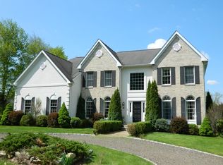 8 Middleton Rd, Newtown, CT 06470