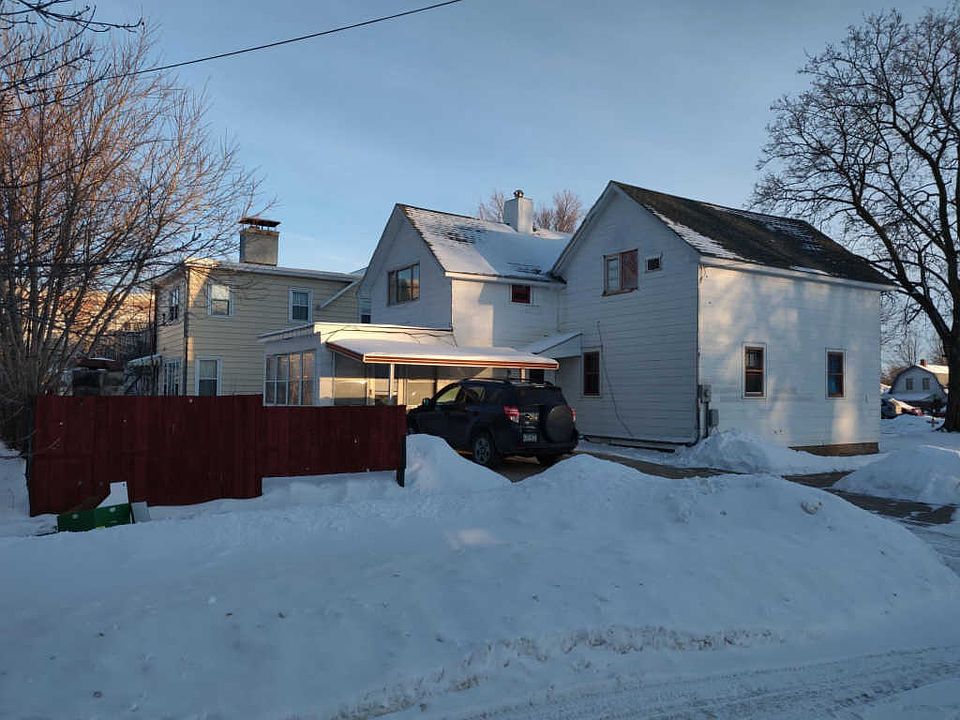 2nd image of 1001 4th Ave NE