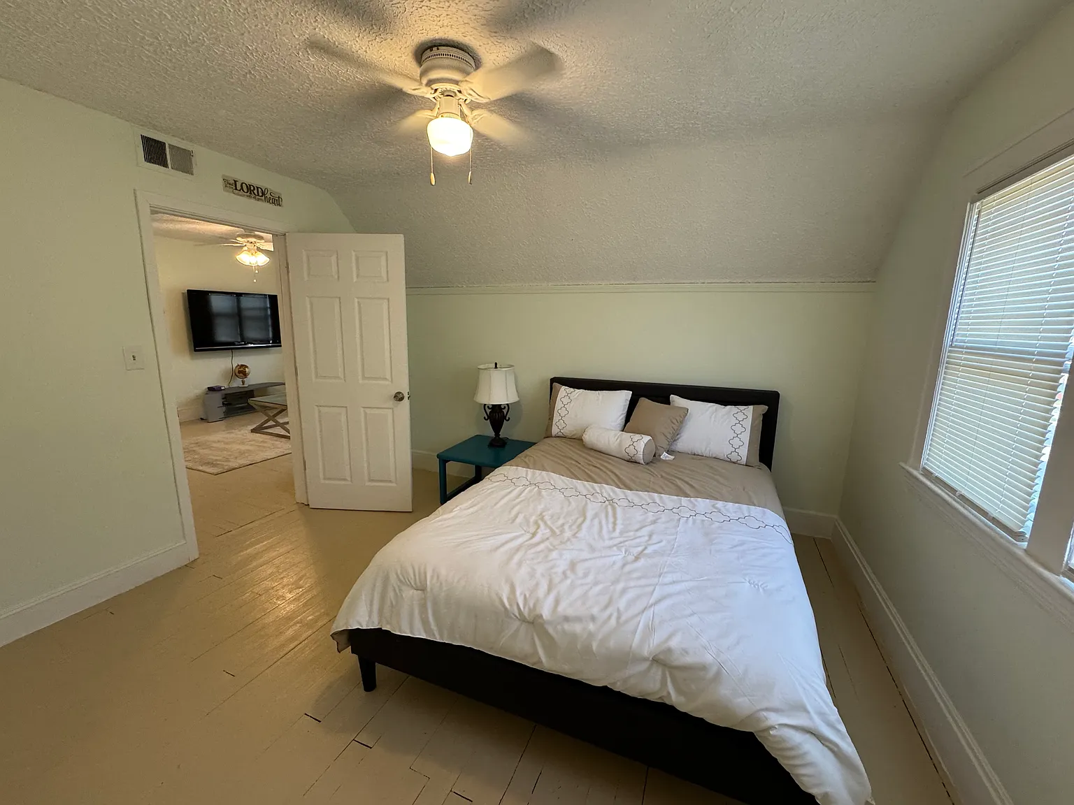 2 bed, 1000 sqft, $1,680 — Photo 3