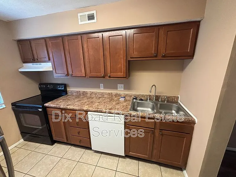 1415 Villa Ct #1 — Photo 9