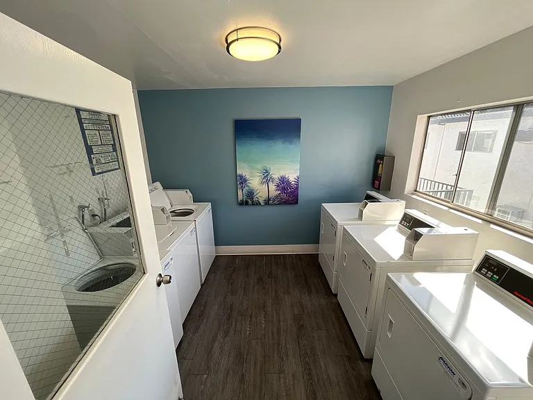 2039 North Las Palmas Ave — Photo 6
