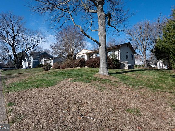2nd image of 2716 Bowling Green Dr