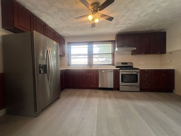 5th image of 21 Hillside St