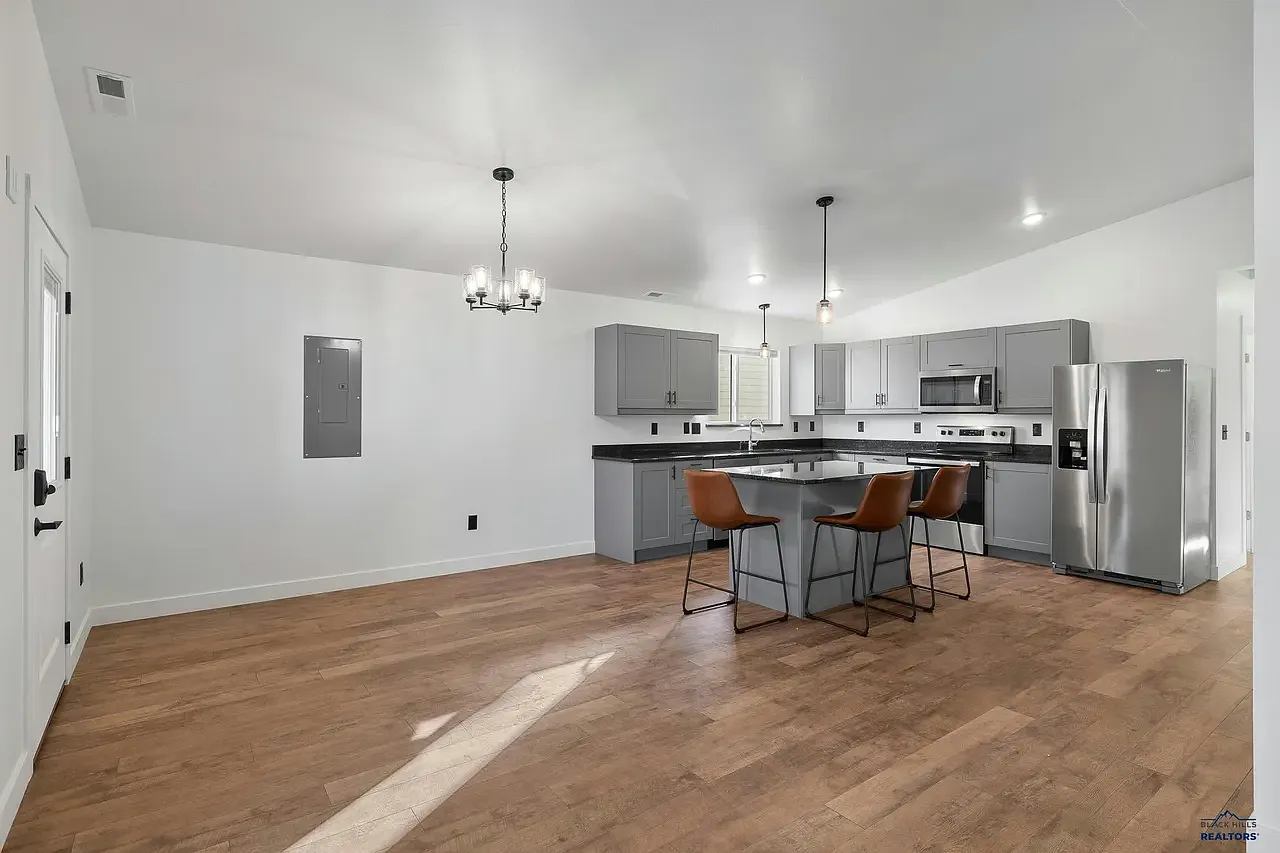 3 bed, 1244 sqft, $1,800 — Photo 4