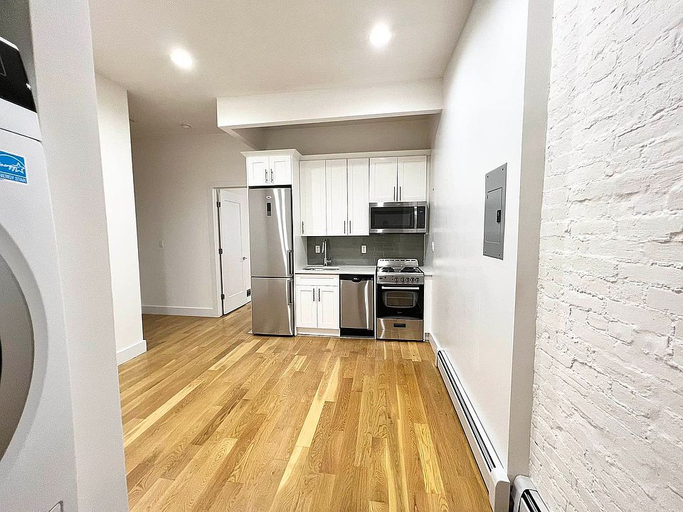 1st image of 539 Lenox Ave Frnt 1