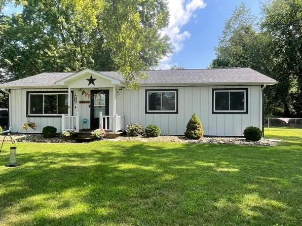 28624 Wilson Dr, Dowagiac, MI 49047