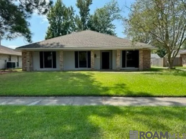 4 bed, 1840 sqft, $1,900 — Photo 2
