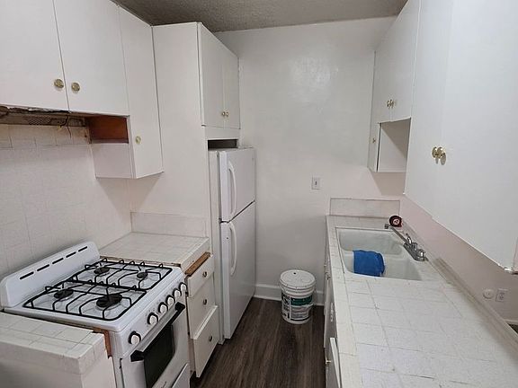4th image of 1125 W 107th St #5