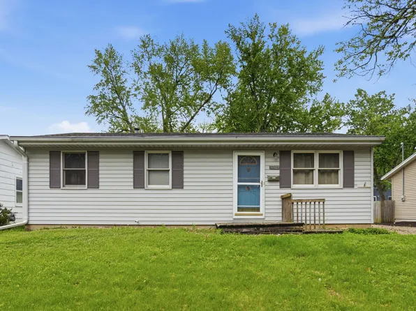3323 Kimberly Downs Rd, Davenport, IA 52807