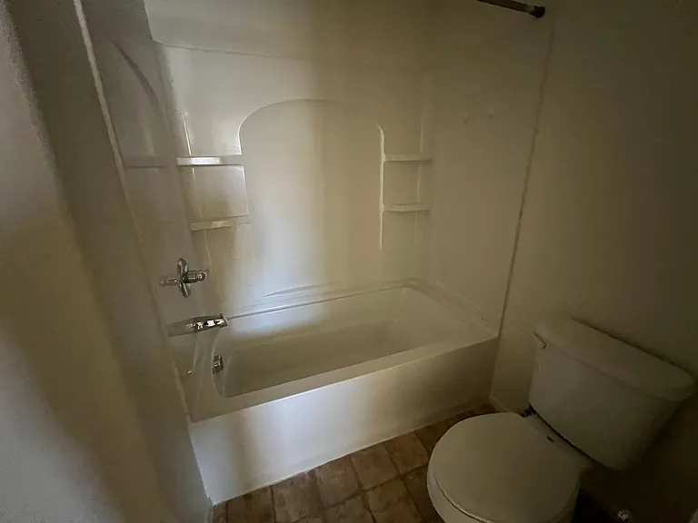 718 Thornford St — Photo 17