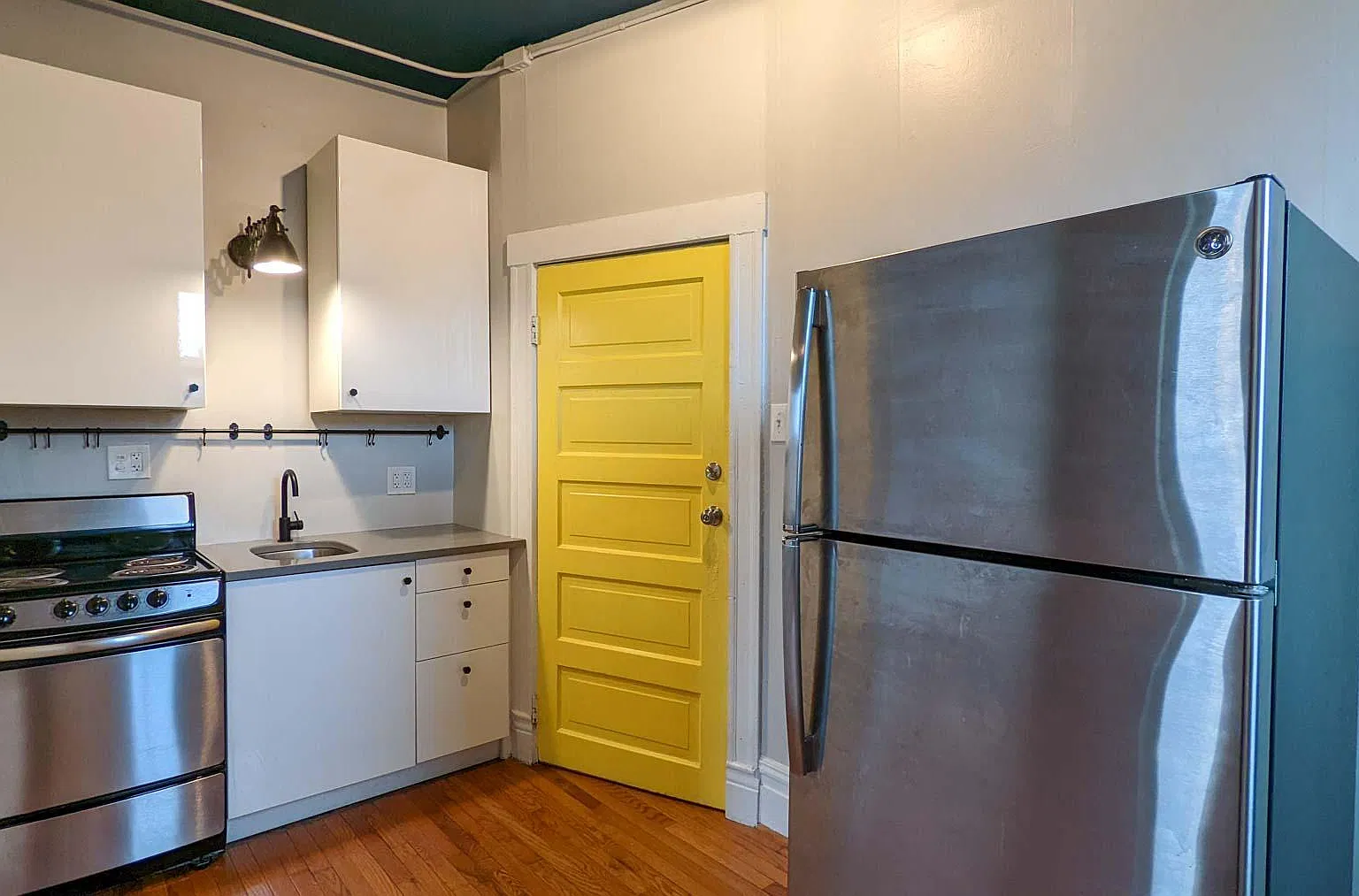 Studio, $750 — Photo 1