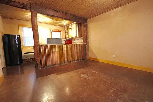 557 N Limestone #1 Photo 1