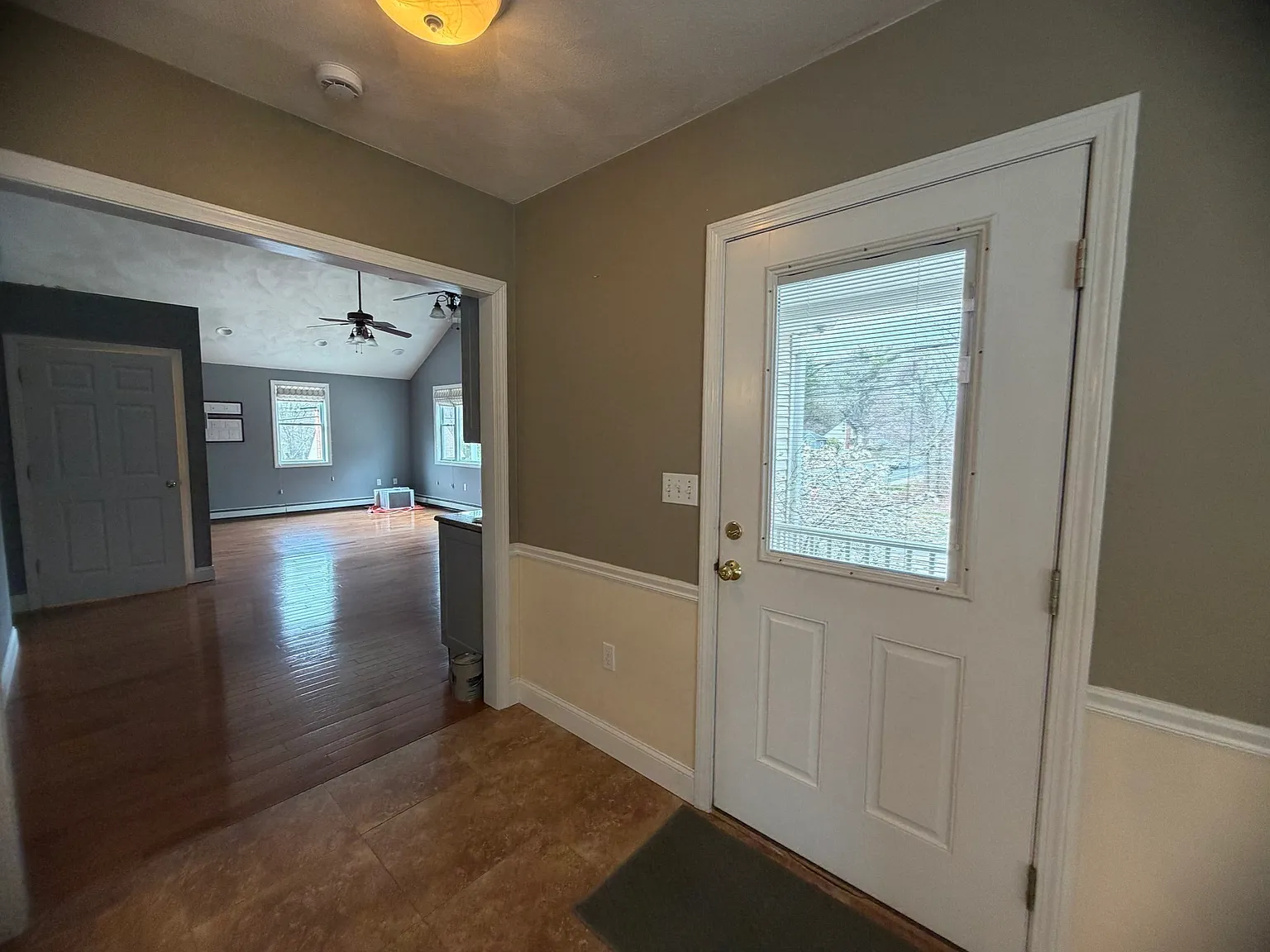 4 bed, 2.5 bath, 3152 sqft, $4,200 — Photo 4