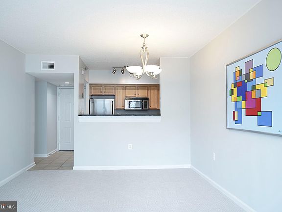 2nd image of 1001 N Randolph St APT 1018