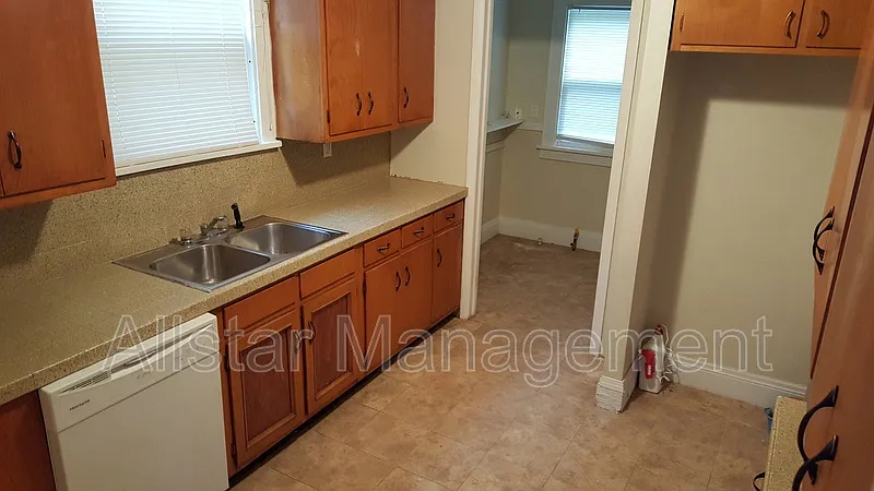 4 bed, 2.5 bath, 1813 sqft, $1,600 — Photo 4