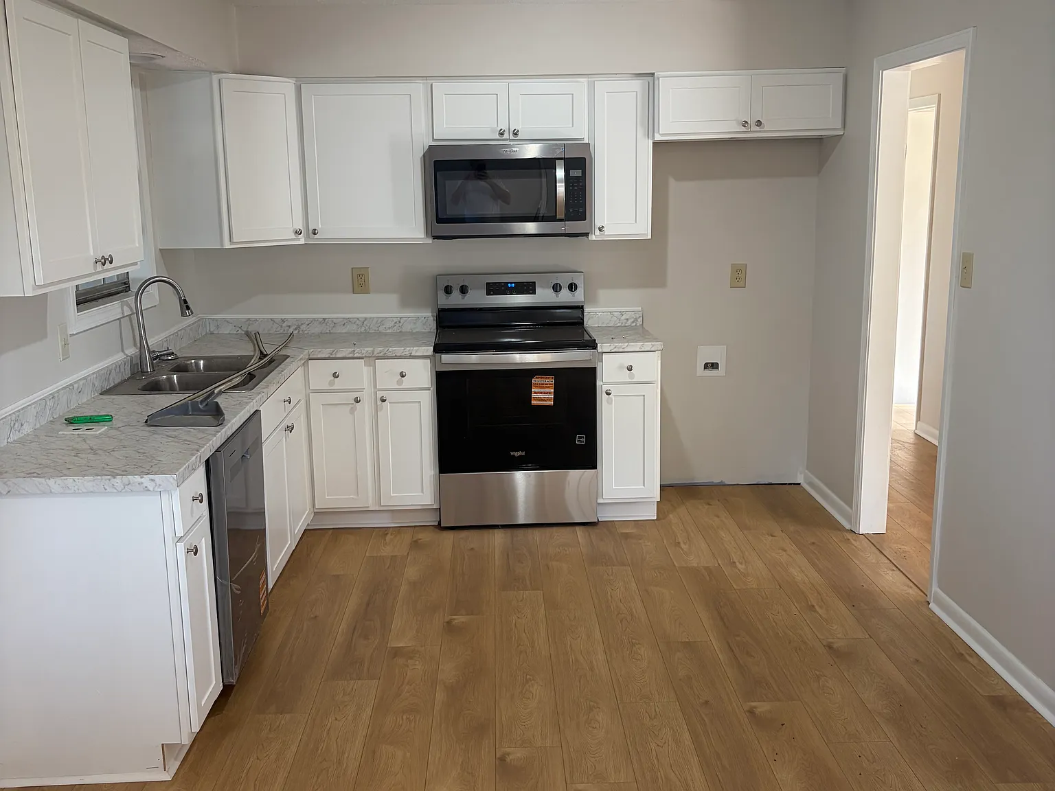 3 bed, 1.5 bath, 1100 sqft, $1,300 — Photo 4