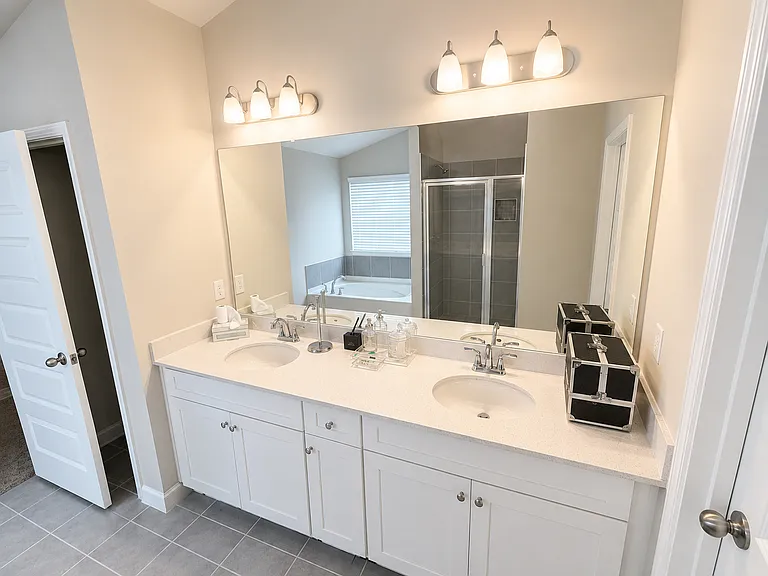 1104 Gilbert Ct — Photo 22