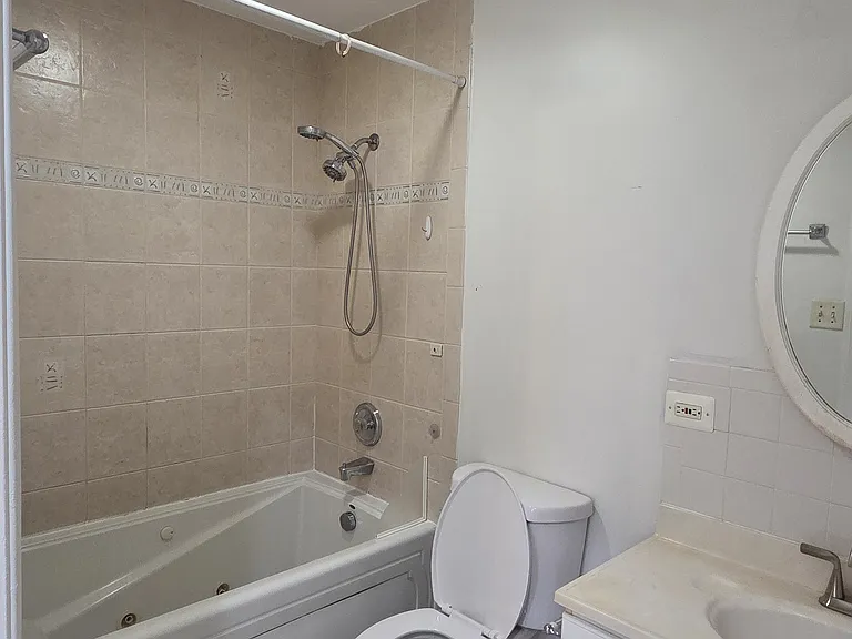 693 E Fullerton Ave #208 — Photo 13