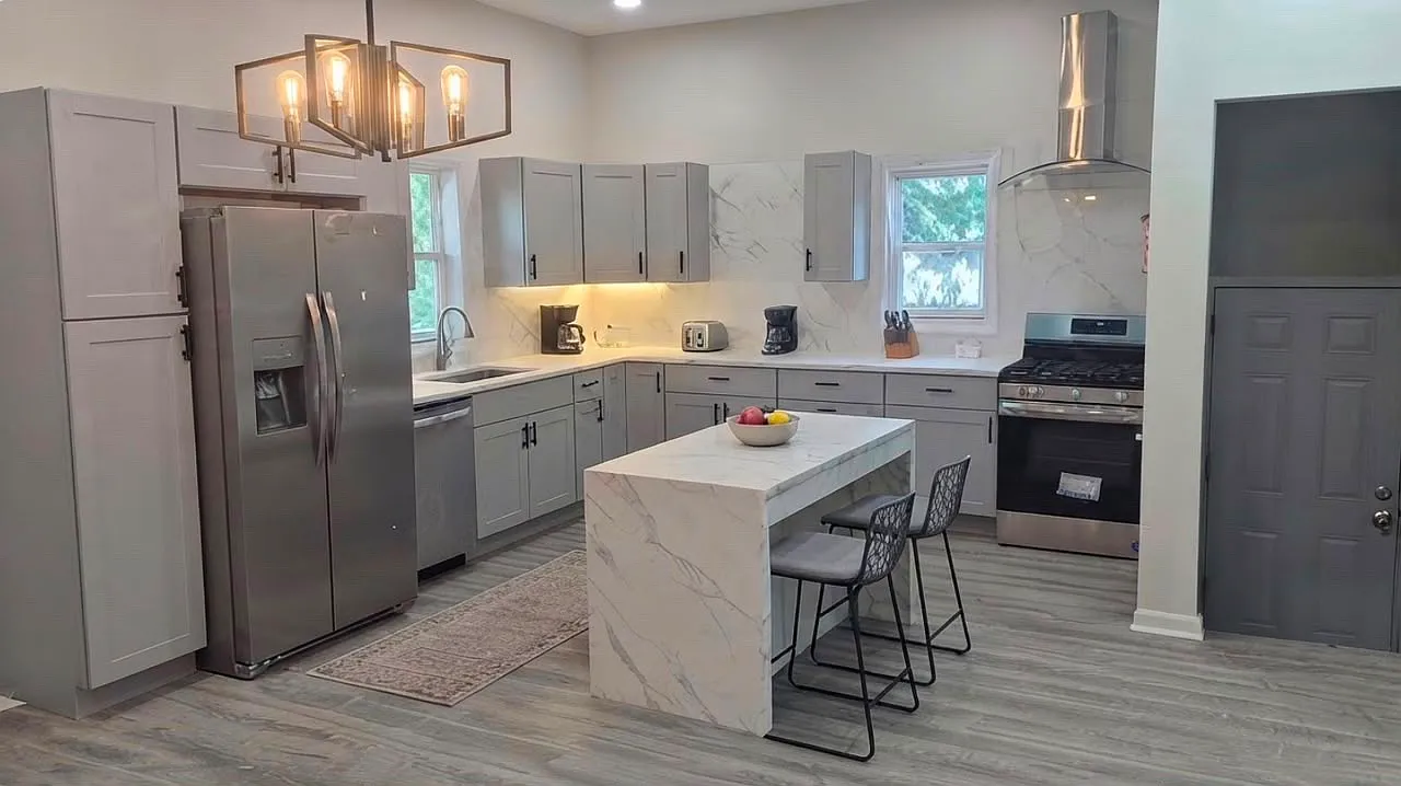 3 bed, 1962 sqft, $2,499 — Photo 3