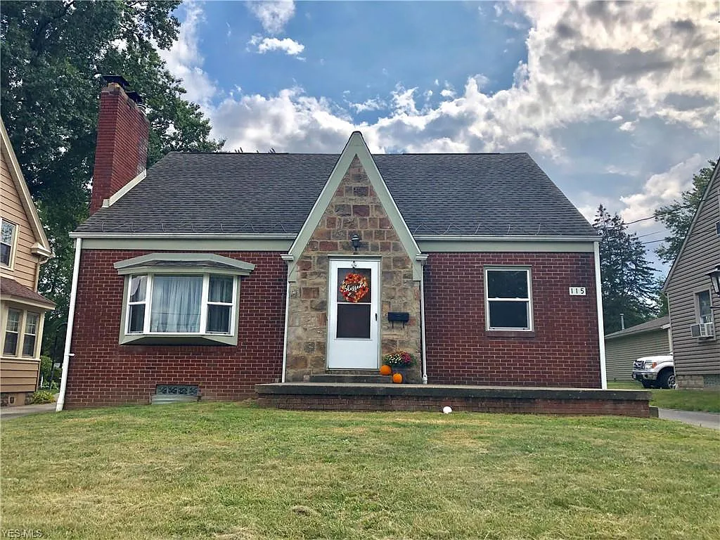 115 Clingan St photo 1
