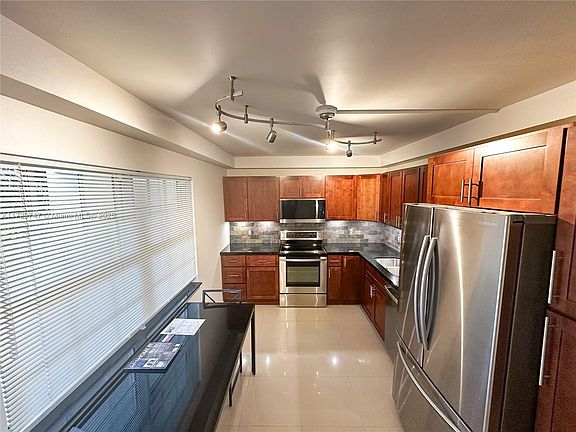 3rd image of 3520 Oaks Way APT 407