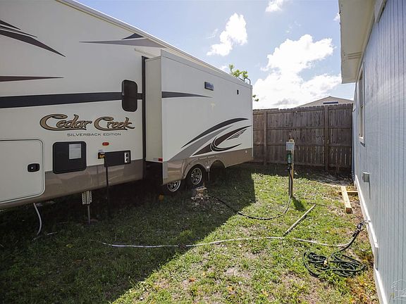 3rd image of 1833 Justice Cir