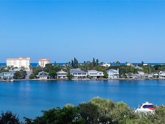 3rd image of 670 Island Way APT 607